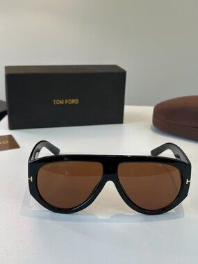 Tom Ford shield aviator sunglasses.
